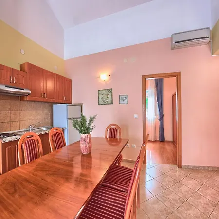 Ruzmarin * Rogoznica (Sibenik-Knin)