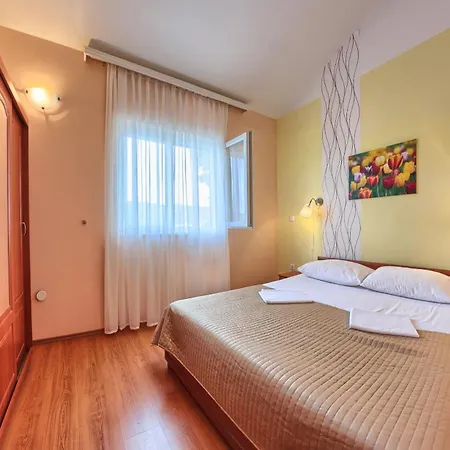 Ruzmarin * Rogoznica (Sibenik-Knin)