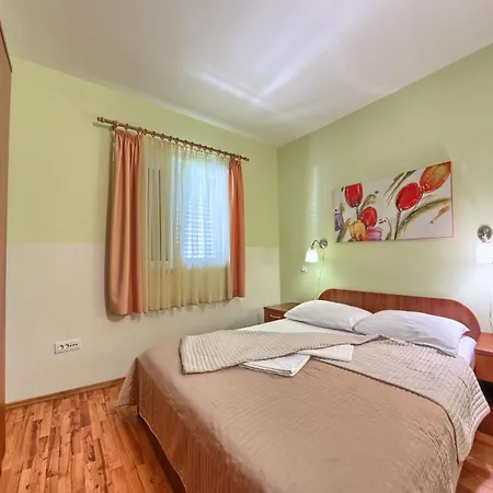 Ruzmarin Apartment *