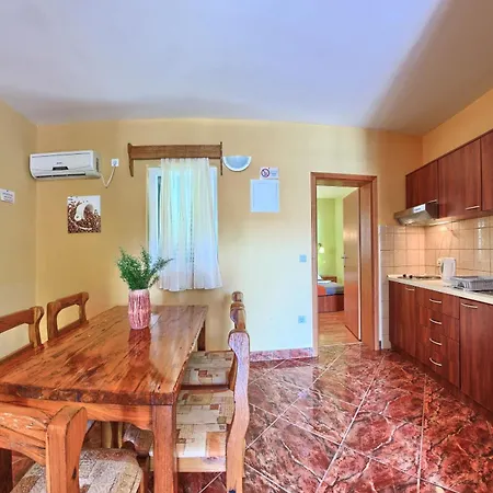 Ruzmarin Apartment *