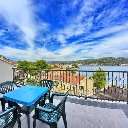 Ruzmarin * Rogoznica (Sibenik-Knin)